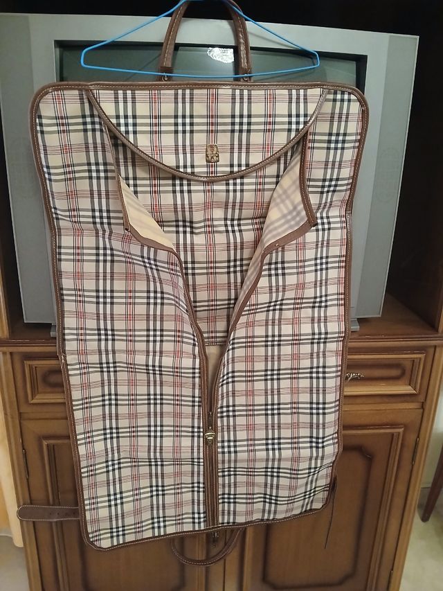 Funda para trajes de hombre/mujer. A estrenar.