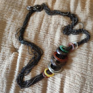 Collar cadenas con anillas multicolor 80cm