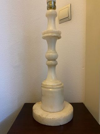 Pie de lámpara de alabastro