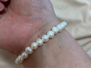 Pulsera de perlas con colgante