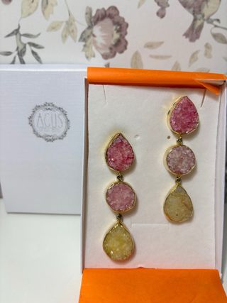 Pendientes dorados de Acus
