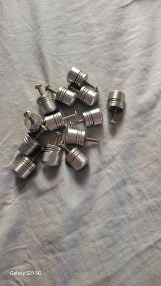 Pomos de puerta plateados