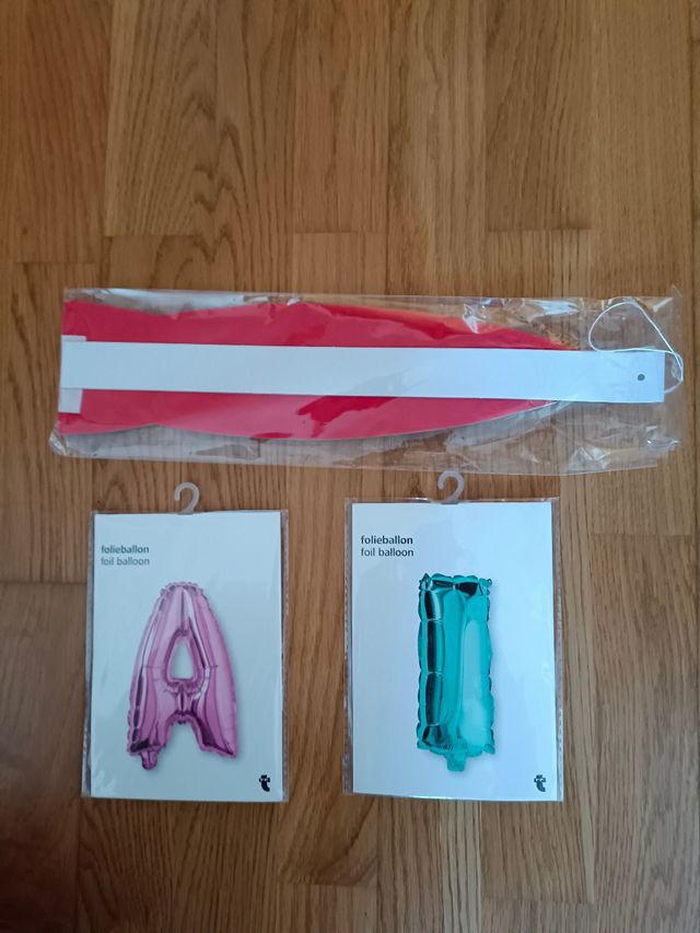 Lote 2 globos foil y guirnalda multicolor