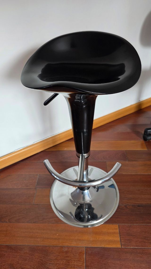 Taburete Giratorio Negro y Plateado