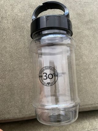 Garrafa transparente com pega