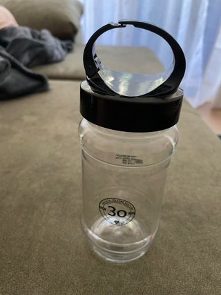 Garrafa transparente com pega