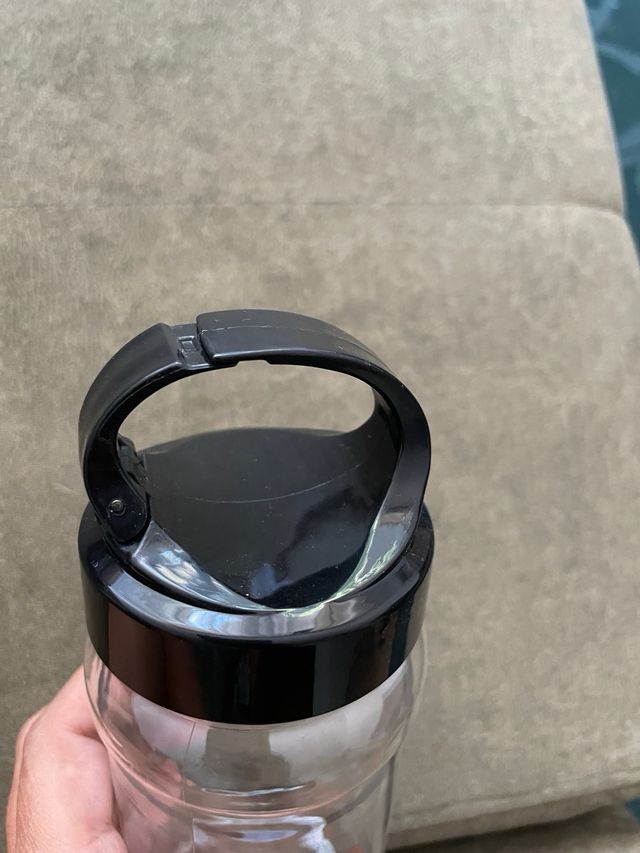 Garrafa transparente com pega