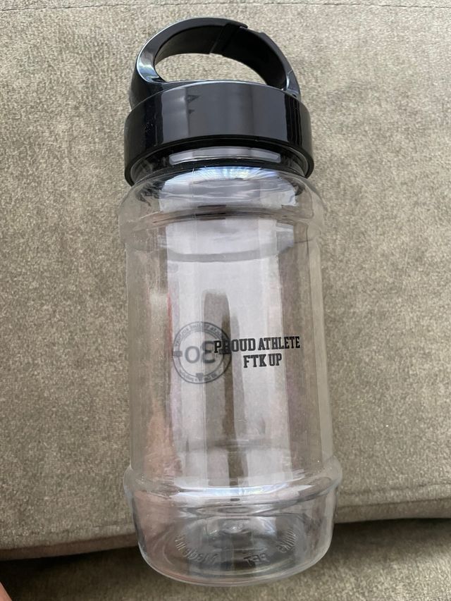 Garrafa transparente com pega