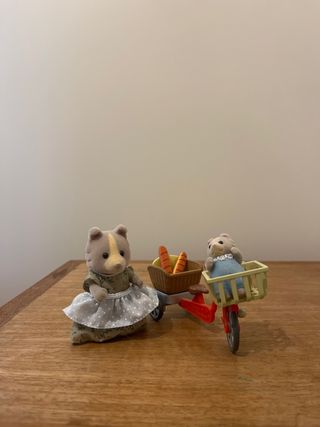 Famiglia Sylvanian con triciclo