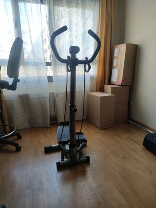 Stepper con bandas elásticas. Gimnasia en casa.