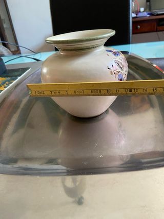 Vaso in ceramica decorato a mano