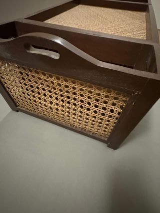 Mesa- Bandeja de madera y ratán