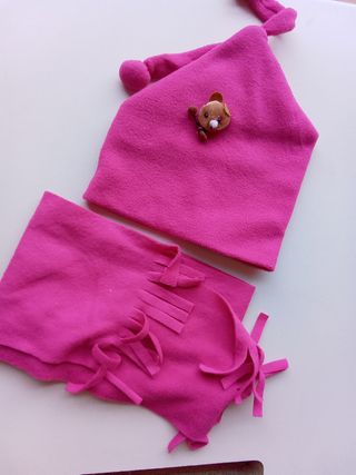 Cappello e sciarpa fucsia con orsetto