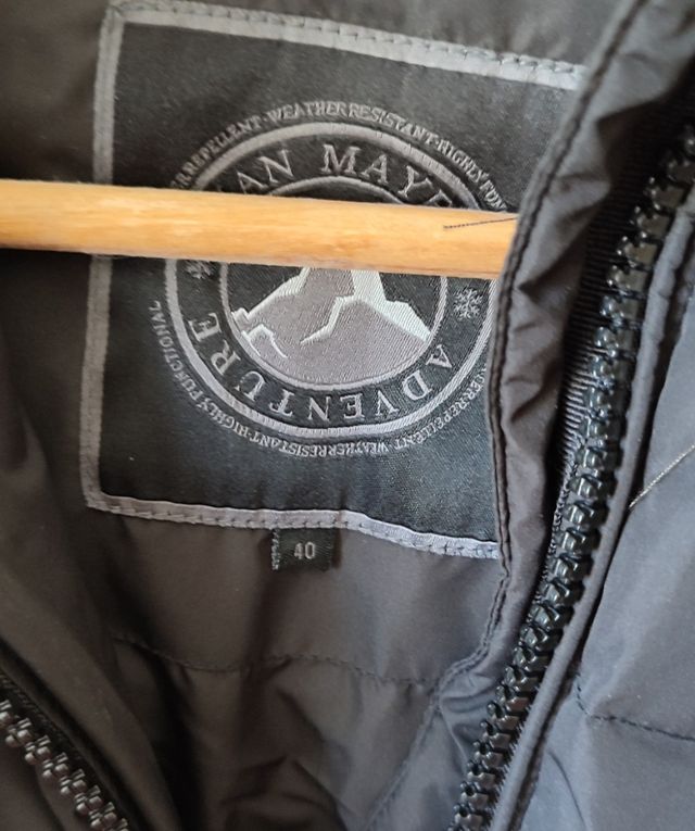 Abrigo largo mujer de plumas negro con capucha