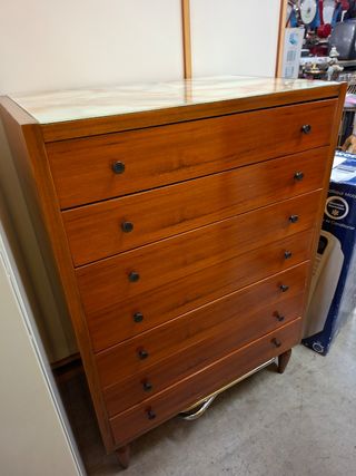 Settimanale in legno con piano in vetro