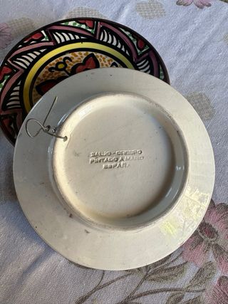 Piatti in ceramica dipinti a mano