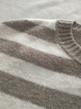 Jersey de rayas beige y blanco