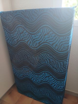 Sofá pequeño tela azul y negro