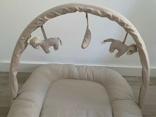 Gimnasio bebé Zara Home con arco y peluches