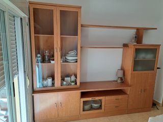 Mueble de salón madera y cristal