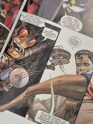 DC Cómics / Superman: Ciudad Infinita