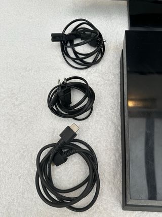 PS4 + pantalla + cables + mando + cascos