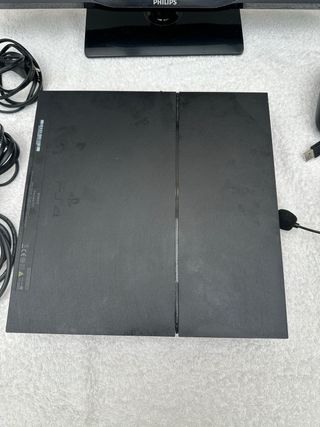 PS4 + pantalla + cables + mando + cascos
