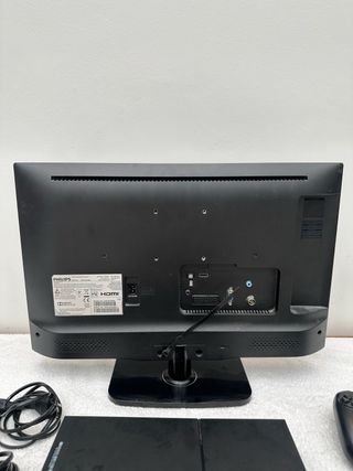 PS4 + pantalla + cables + mando + cascos