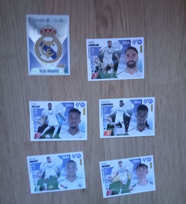 69 Cromos Liga Este Panini 25-26