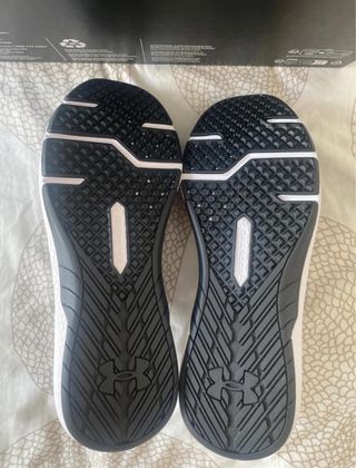 Under Armour Nuevas en su caja  T 47,5