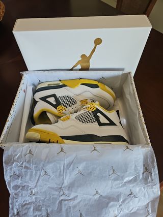 Air Jordan 4 Retro Blancas y Amarillas