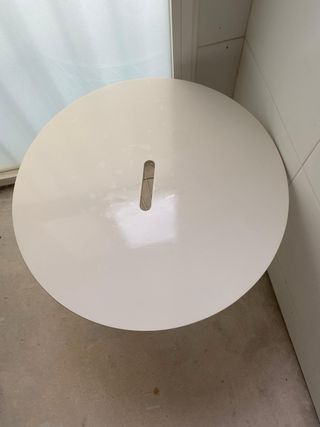 Mesa auxiliar redonda de metal