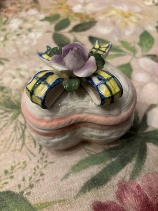 Scatola cuore con coperchio in ceramica