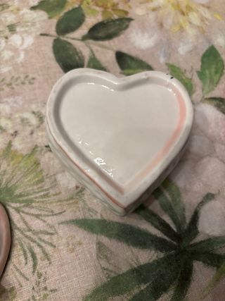 Scatola cuore con coperchio in ceramica