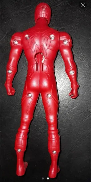 Figuras Hulk y Spiderman