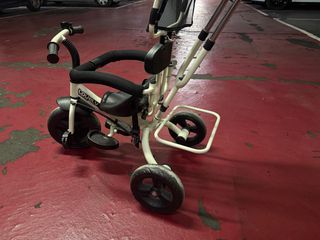 Triciclo infantil con manillar