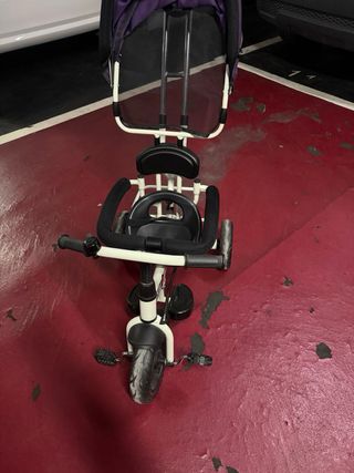 Triciclo infantil con manillar