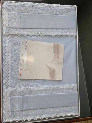 Completo letto matrimoniale in sangallo , elegante