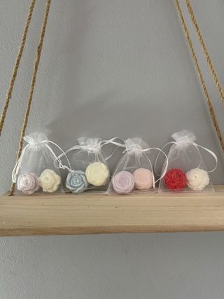 Candele profumate a forma di fiori misti a scelta.