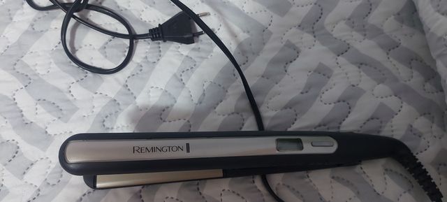 Plancha de Pelo Remington Negra y Plateada