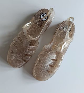 Chanclas transparentes con purpurina