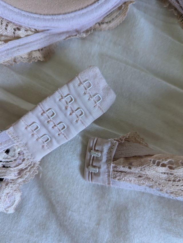 Reggiseno in pizzo rosa