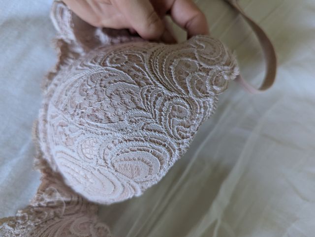Reggiseno in pizzo rosa