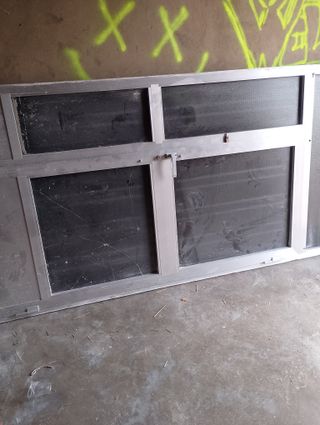 Puerta de aluminio  medida 240 largó y 126acho