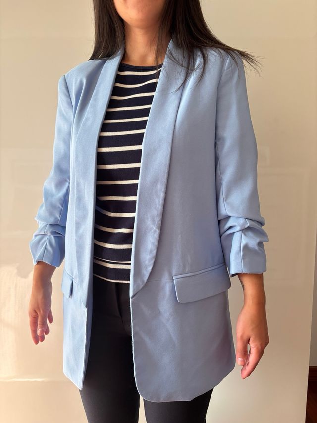 Blazer azul manga arrugada