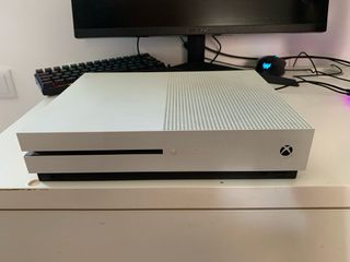 Xbox One S + Star Wars Jedi: Fallen Order