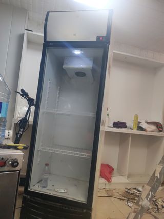Nevera expositora vertical