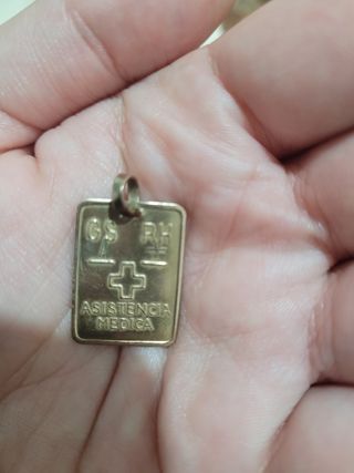 Placa GS RH Asistencia Médica chapada en oro
