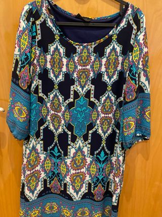 Vestido estampado tipo cóctel 