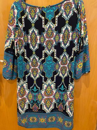 Vestido estampado tipo cóctel 